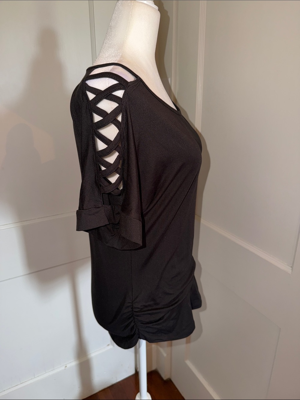 ⭐️ 5/$10 Women’s Black Strappy Short Sleeve T-Shirt Size Large